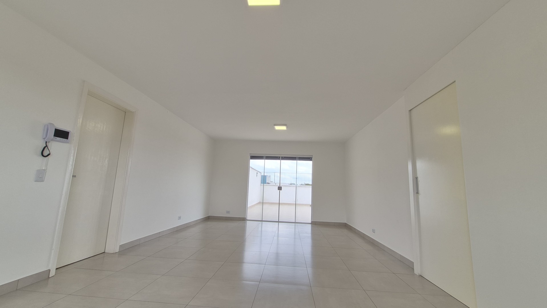 Apartamento para locacao no Orleans em Curitiba com 120m² por R$ 2.777,77