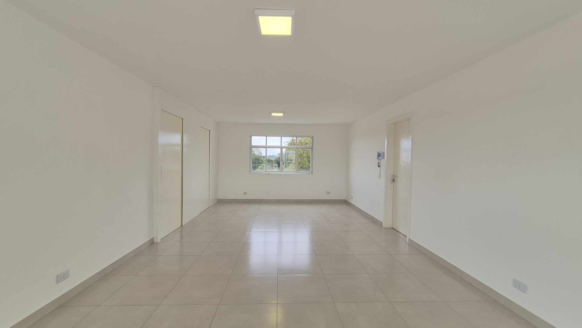Apartamento para locacao no Orleans em Curitiba com 120m² por R$ 2.777,77