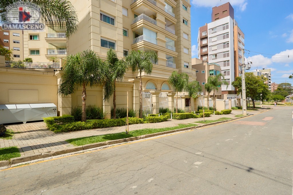 Apartamento para locacao no Juveve em Curitiba com 180m² por R$ 8.888,88