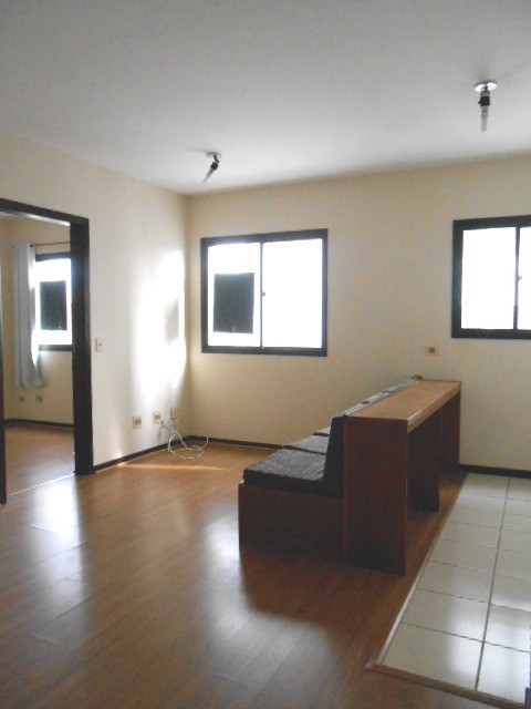 Apartamento para locacao no Centro em Curitiba com 58,63m² por R$ 1.666,66