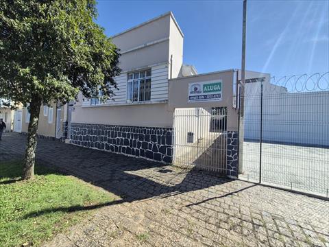 Residência Comercial para locacao no Reboucas em Curitiba com 200m² por R$ 3.888,88
