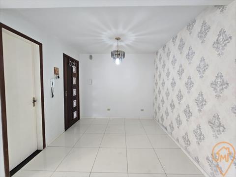 Sobrado para locação no Xaxim em Curitiba/PR com 72m² por R$ 2.625,00