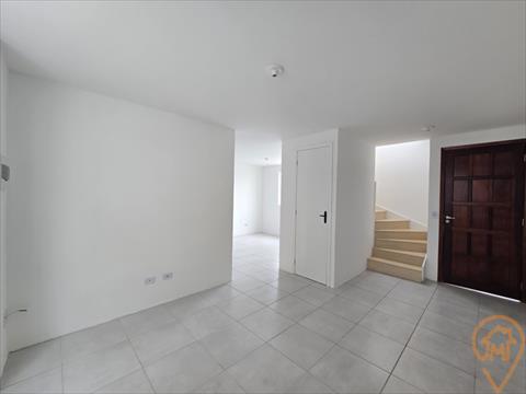 Sobrado para venda no Xaxim em Curitiba/PR com 78m² por R$ 359.000,00