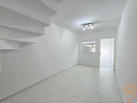 Sobrado para locação no bairro Tatuquara em Curitiba/PR com 71m² por R$ 345.000,00
