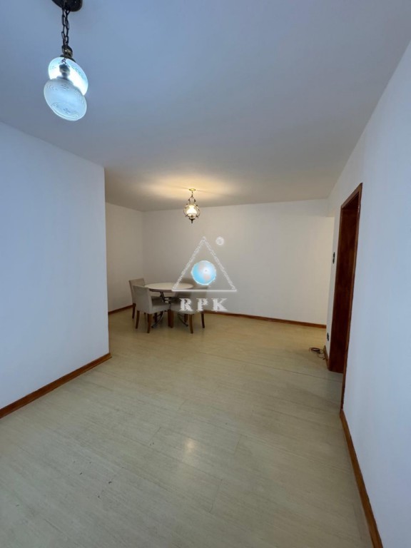 Apartamento para locacao no Centro em Curitiba com 107m² por R$ 3.750,00