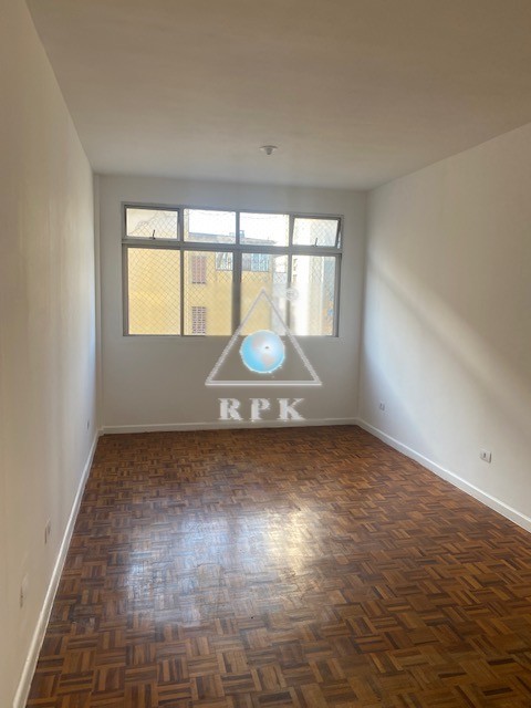 Apartamento para locacao no Centro em Curitiba com 84,33m² por R$ 2.375,00