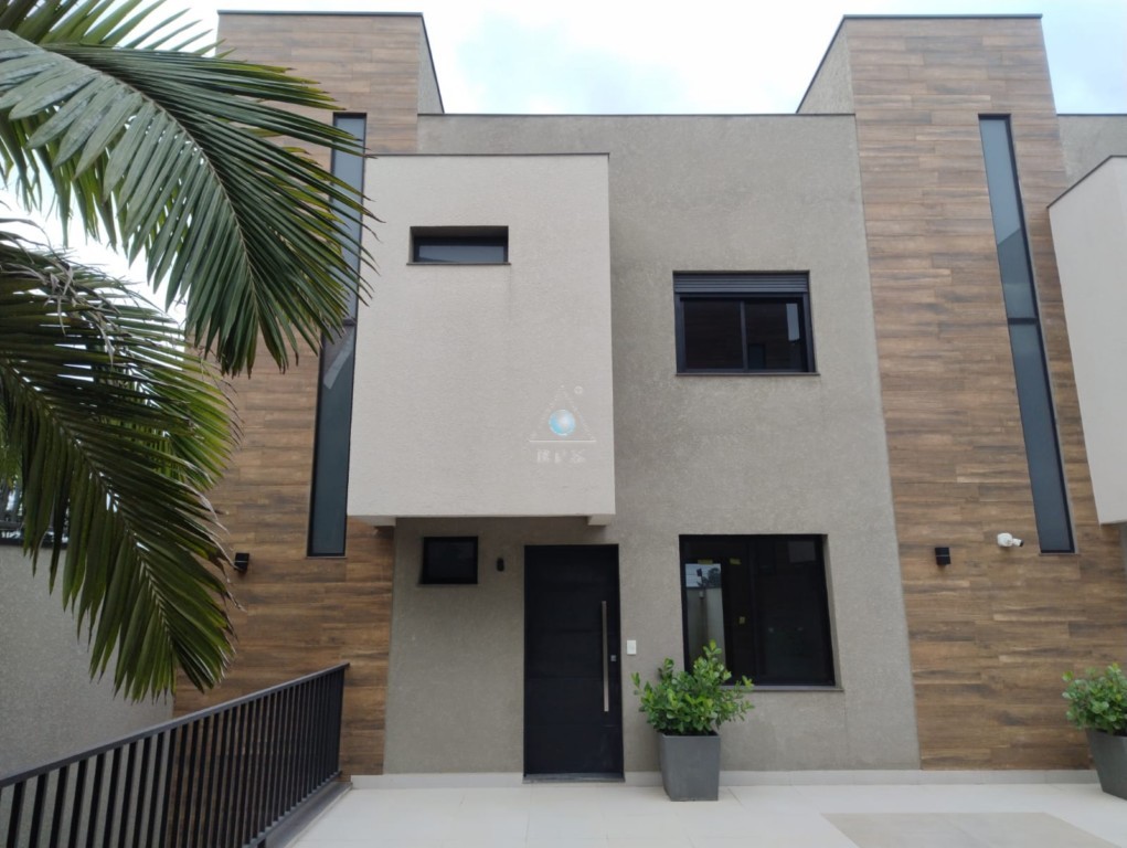 Sobrado para venda no Pilarzinho em Curitiba com 173m² por R$ 970.000,00