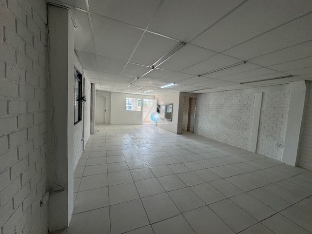 Barracão para venda no Hauer em Curitiba com 330m² por R$ 1.200.000,00