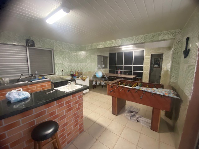 Sobrado para venda no Xaxim em Curitiba com 436m² por R$ 1.050.000,00