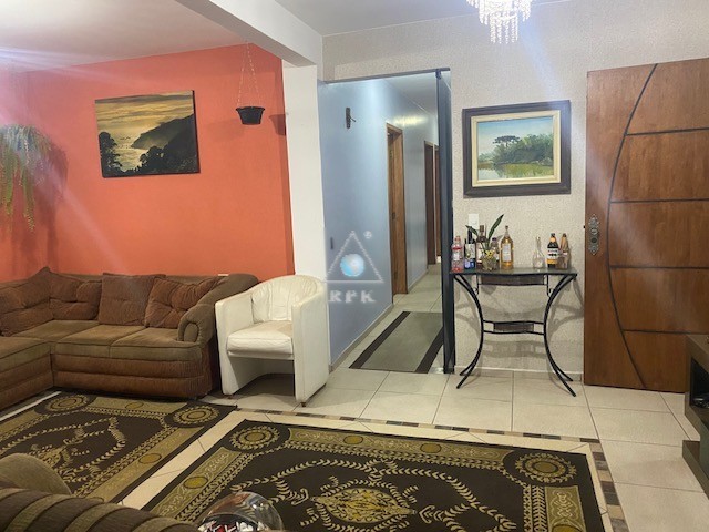 Sobrado para venda no Xaxim em Curitiba com 436m² por R$ 1.050.000,00