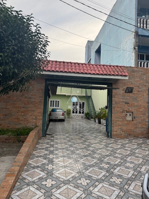 Sobrado para venda no Alto Boqueirao em Curitiba com 204m² por R$ 580.000,00