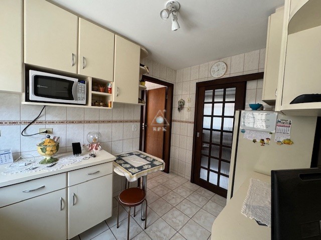 Residência para venda no Reboucas em Curitiba com 370m² por R$ 950.000,00