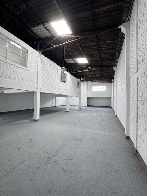 Barracão para locacao no Hauer em Curitiba com 480m² por R$ 15.000,00