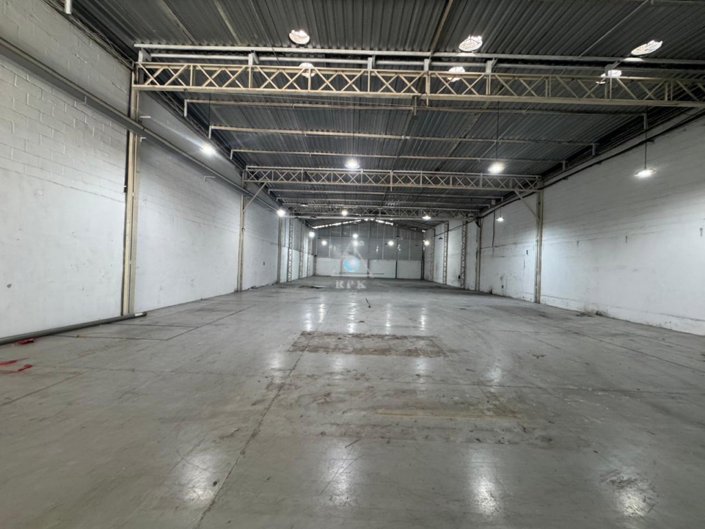 Barracão para locacao no Boqueirao em Curitiba com 825m² por R$ 25.000,00