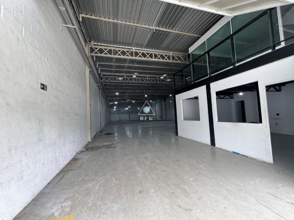 Barracão para locacao no Boqueirao em Curitiba com 825m² por R$ 25.000,00