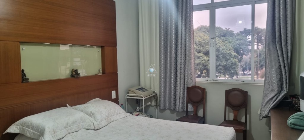 Apartamento para venda no Centro em Curitiba com 220m² por R$ 420.000,00