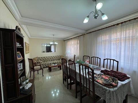 Residência para venda no Reboucas em Curitiba com 370m² por R$ 950.000,00