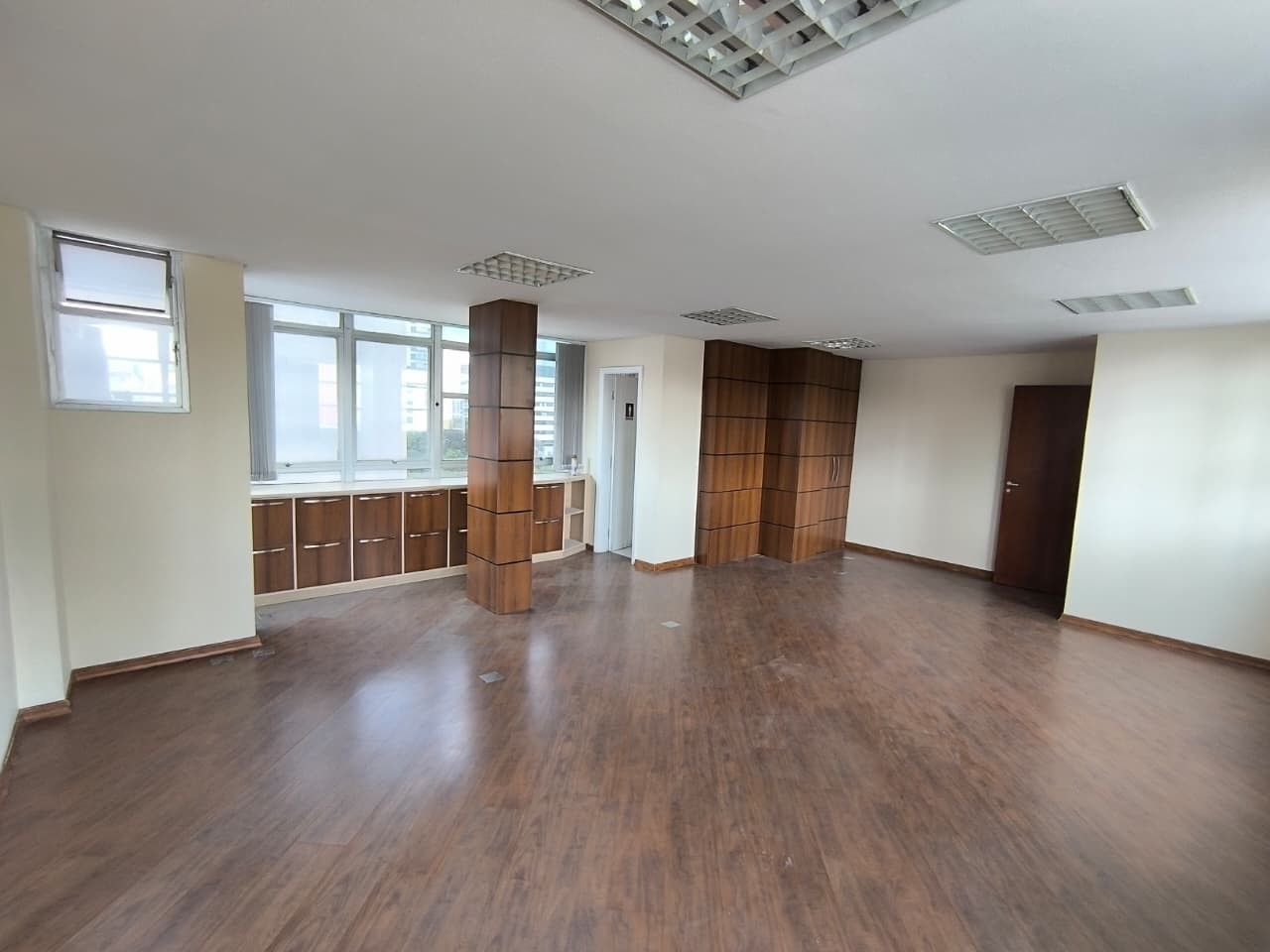 Sala/Conjunto Comercial para alugar em Centro, Curitiba — Portal Chave Fácil