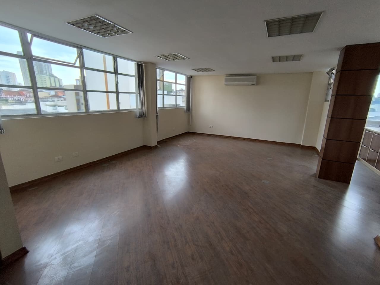 Sala/Conjunto Comercial para alugar em Centro, Curitiba — Portal Chave Fácil