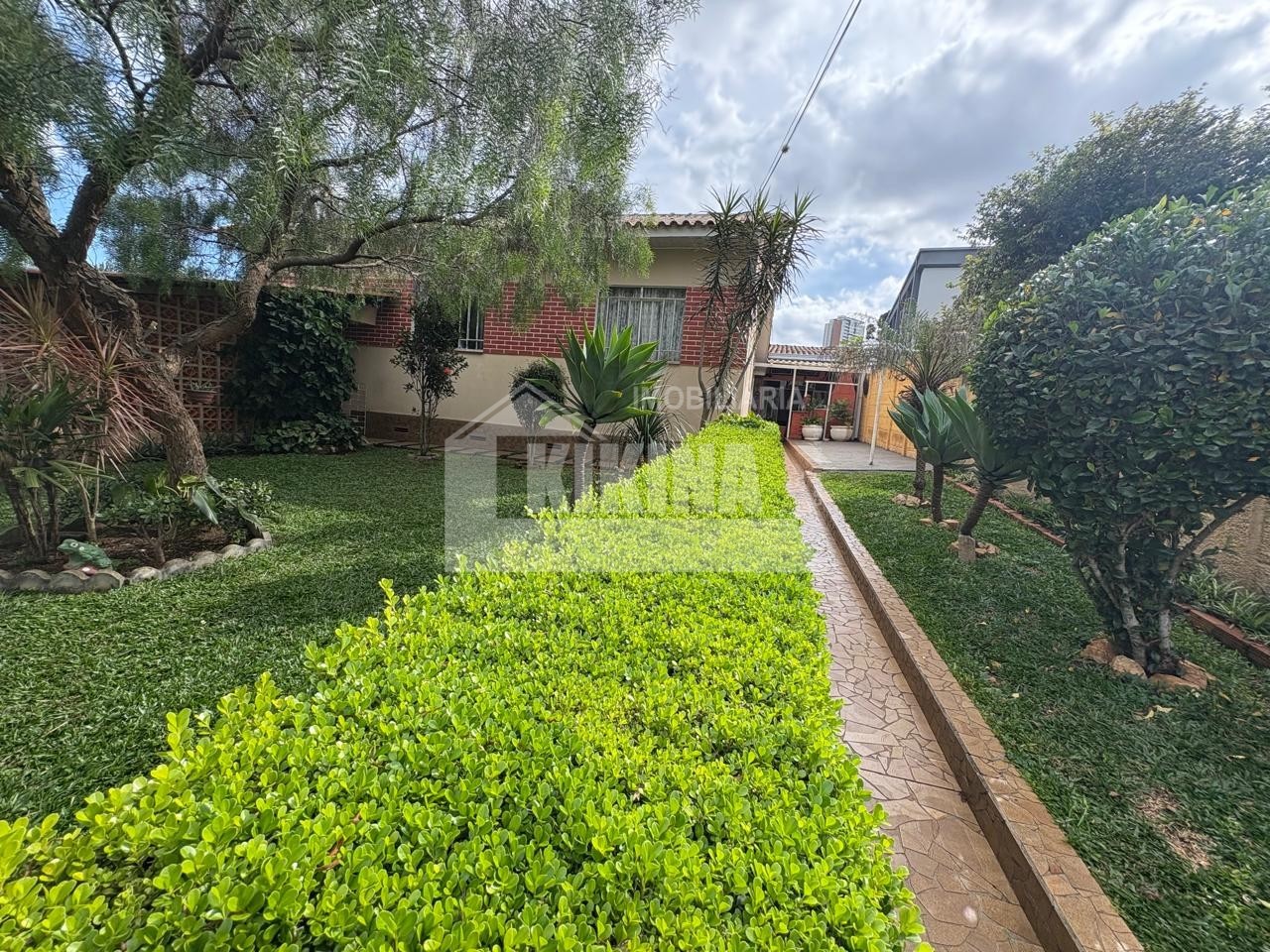 Casa à venda em Oficinas, Ponta Grossa — Portal Chave Fácil