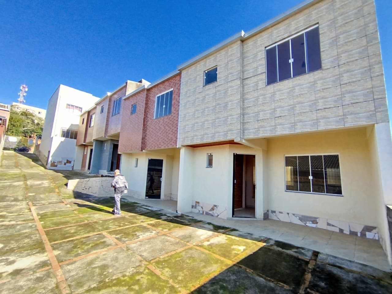 Casa à venda em Uvaranas, Ponta Grossa — Portal Chave Fácil