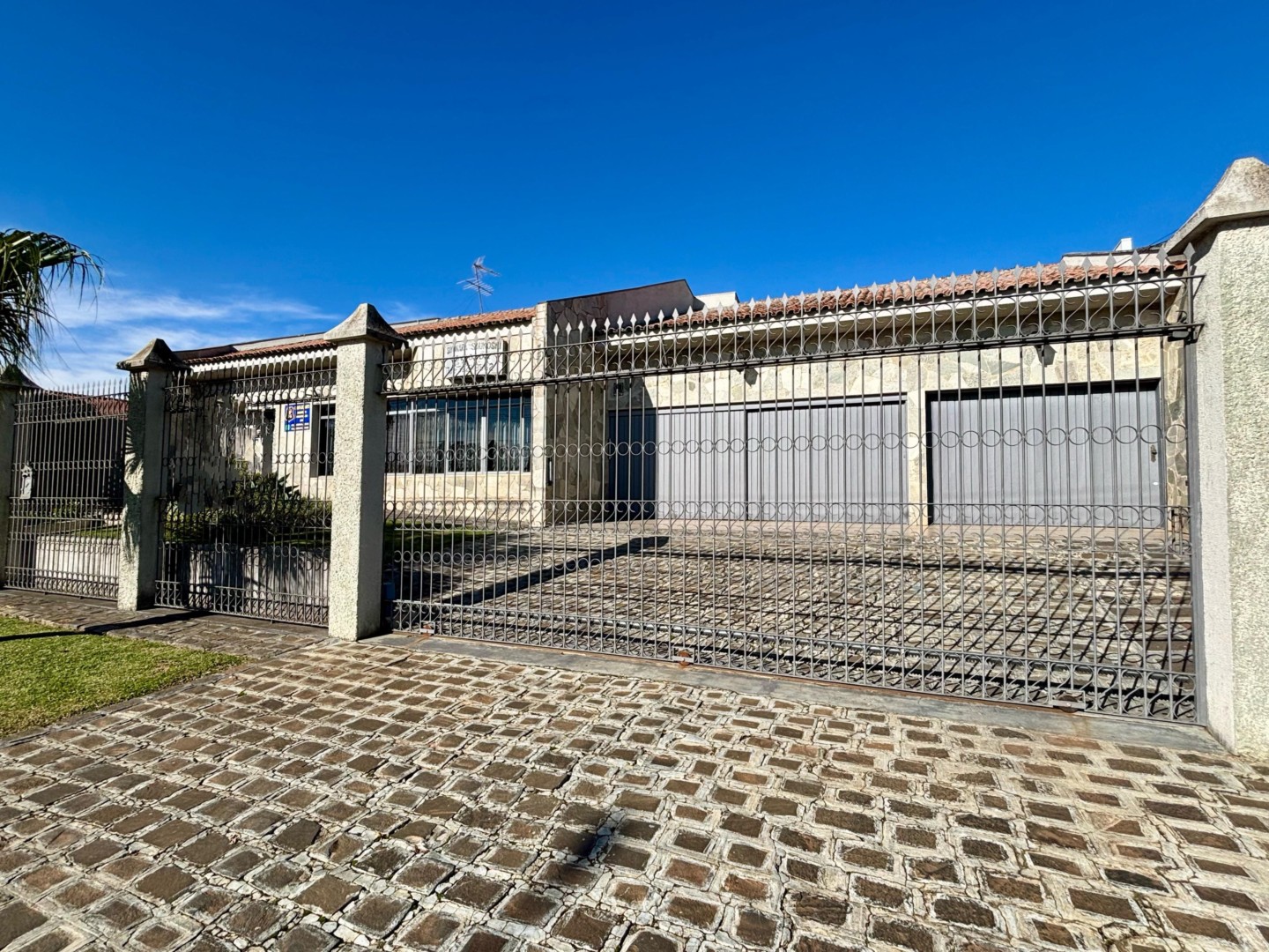 Casa à venda em Boa Vista, Ponta Grossa — Portal Chave Fácil