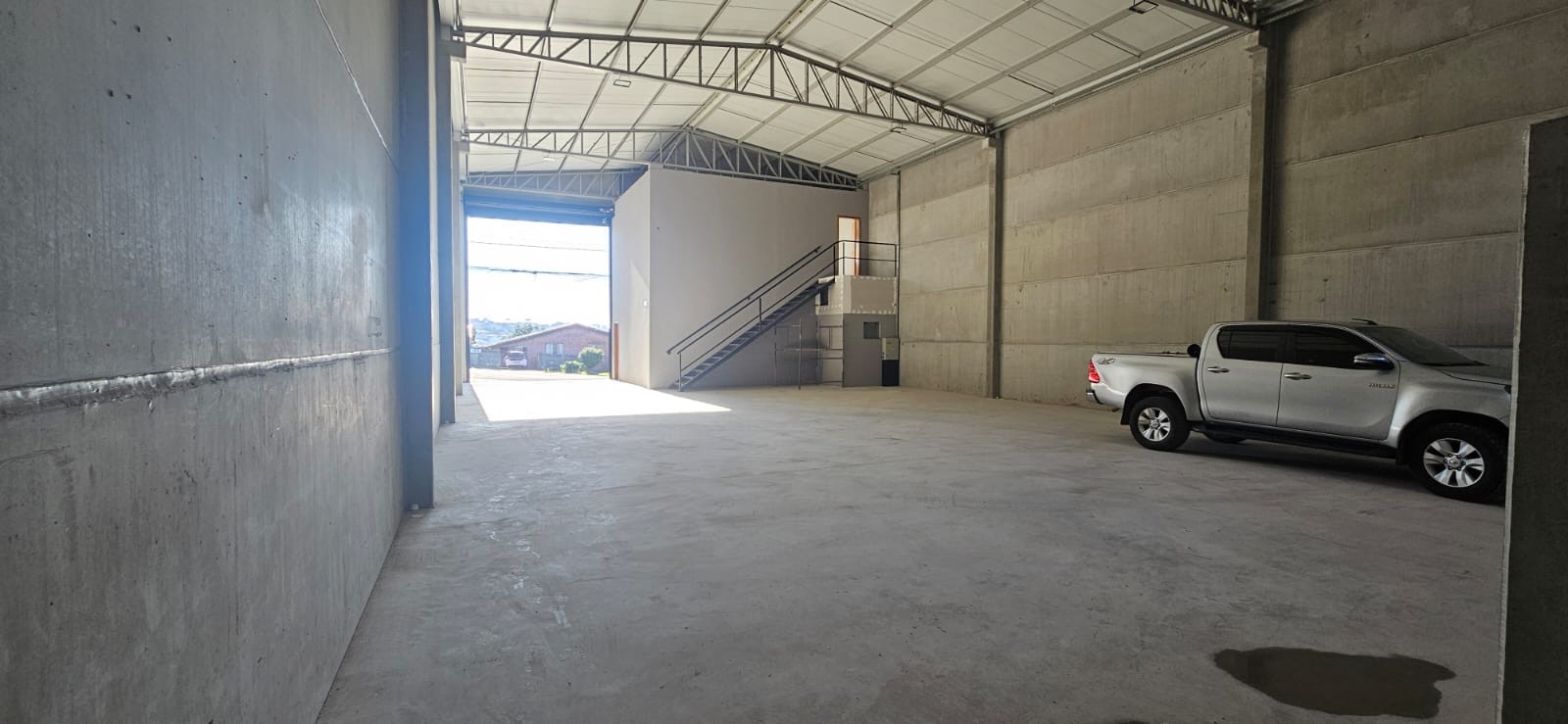 Galpão/Depósito/Armazém para alugar em Uvaranas, Ponta Grossa — Portal Chave Fácil
