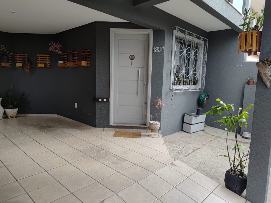 Casa à venda em Uvaranas, Ponta Grossa — Portal Chave Fácil