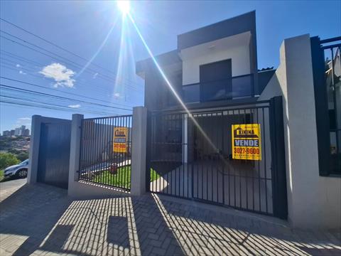 Sobrado para venda no Uvaranas em Ponta Grossa com 200m² por R$ 550.000,00