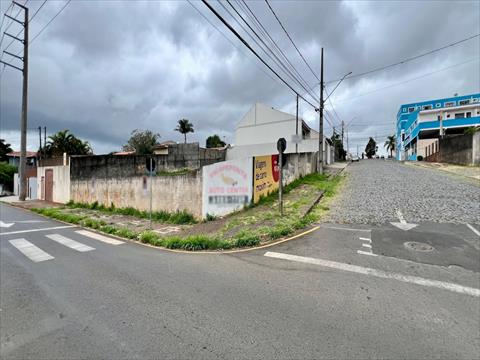Terreno para venda no Uvaranas em Ponta Grossa com 520m² por R$ 750.000,00