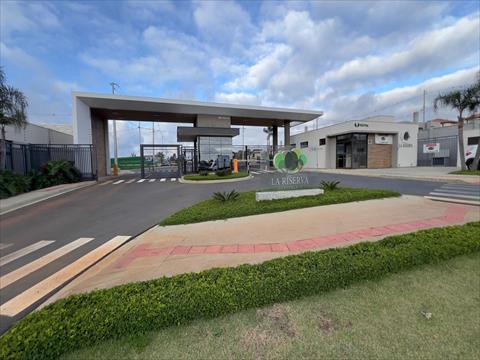 Terreno para venda no Uvaranas em Ponta Grossa com 426,5m² por R$ 300.000,00