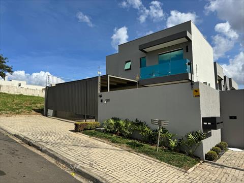 Sobrado para venda no Jardim Carvalho em Ponta Grossa com 240m² por R$ 840.000,00