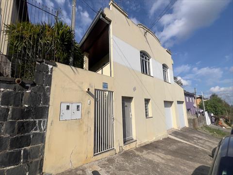 Casa Residencial para venda no Uvaranas em Ponta Grossa com 627m² por R$ 500.000,00