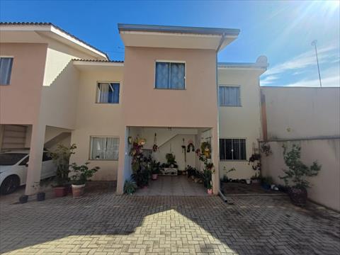 Sobrado para venda no Uvaranas em Ponta Grossa com 87m² por R$ 370.000,00