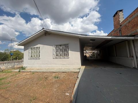 Casa Residencial para venda no Uvaranas em Ponta Grossa com 450m² por R$ 350.000,00