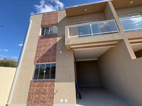 Sobrado para venda no Uvaranas em Ponta Grossa com 85m² por R$ 320.000,00