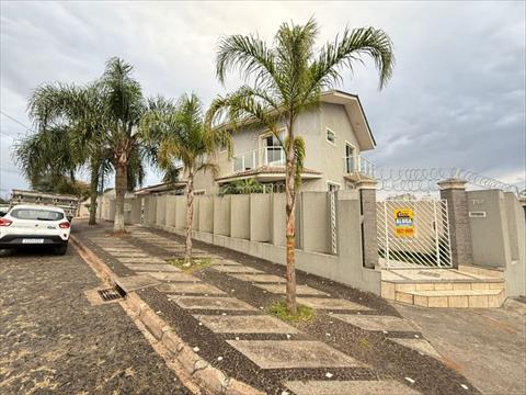 Sobrado para venda no Orfas em Ponta Grossa com 300m² por R$ 700.000,00