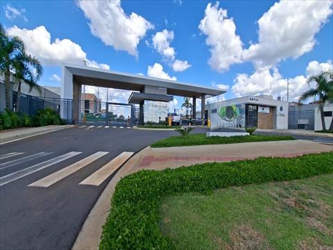 Terreno para venda no Uvaranas em Ponta Grossa com 252m² por R$ 245.000,00