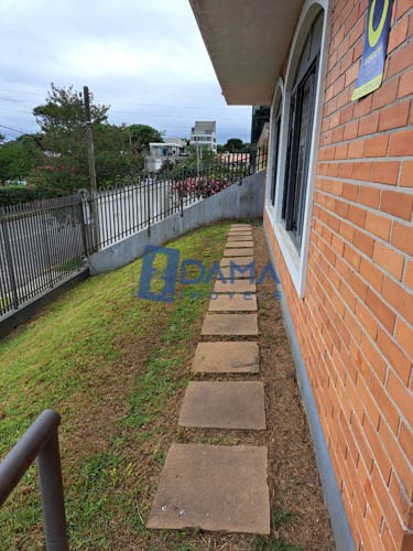 Casa à venda em Guabirotuba, Curitiba — Imobiliária Razão