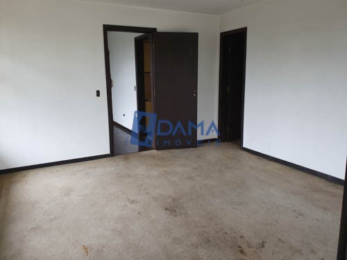 Casa à venda em Guabirotuba, Curitiba — Imobiliária Razão