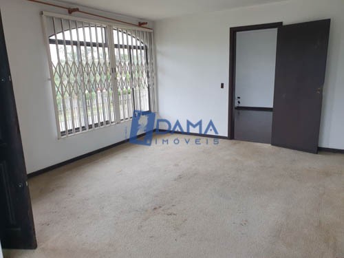 Casa à venda em Guabirotuba, Curitiba — Imobiliária Razão