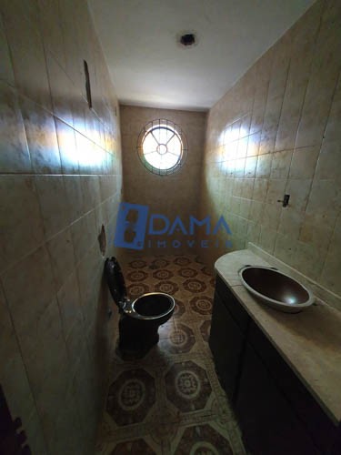 Casa à venda em Guabirotuba, Curitiba — Imobiliária Razão