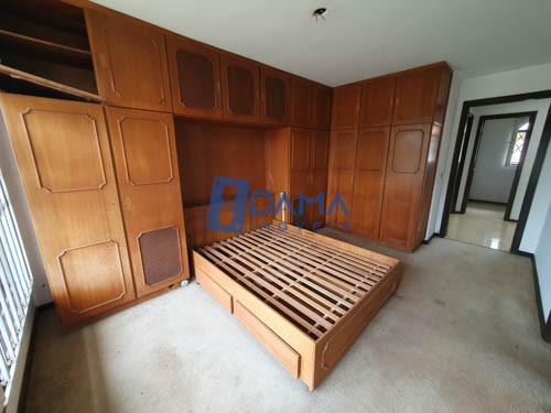 Casa à venda em Guabirotuba, Curitiba — Imobiliária Razão