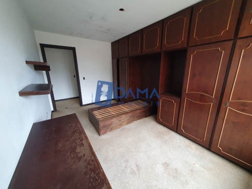 Casa à venda em Guabirotuba, Curitiba — Imobiliária Razão