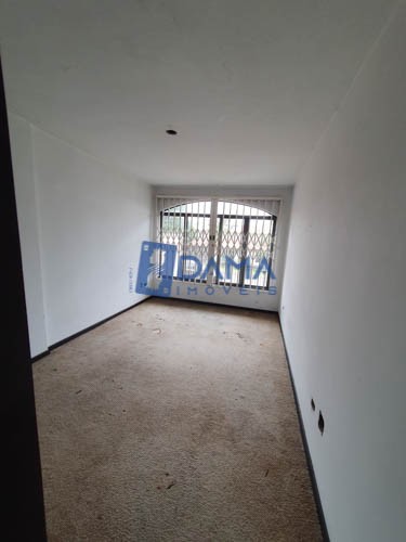 Casa à venda em Guabirotuba, Curitiba — Imobiliária Razão