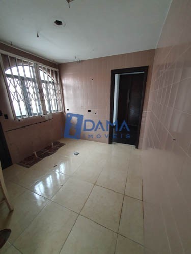 Casa à venda em Guabirotuba, Curitiba — Imobiliária Razão