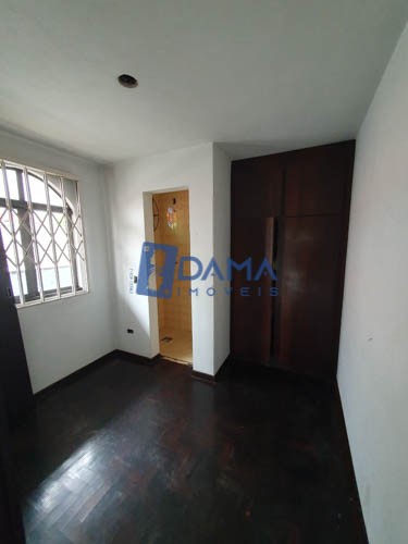 Casa à venda em Guabirotuba, Curitiba — Imobiliária Razão
