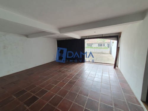 Casa à venda em Guabirotuba, Curitiba — Imobiliária Razão