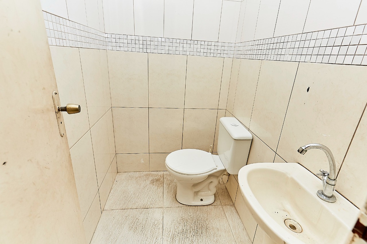 Gonzaga Imóveis Curitiba-Loja 1 sala Xaxim-Locação-Lavabo