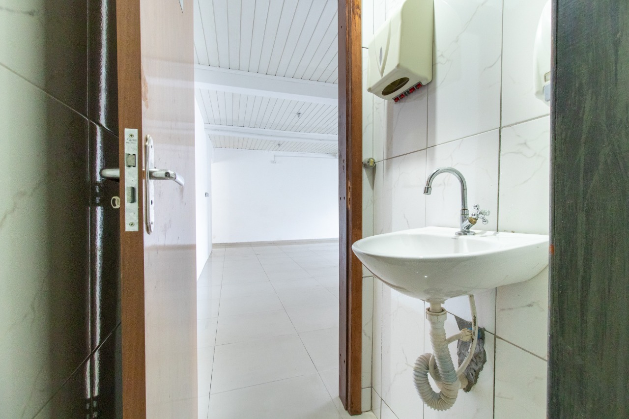Gonzaga Imóveis Curitiba-Loja 1 sala Atuba-Locação-Lavabo